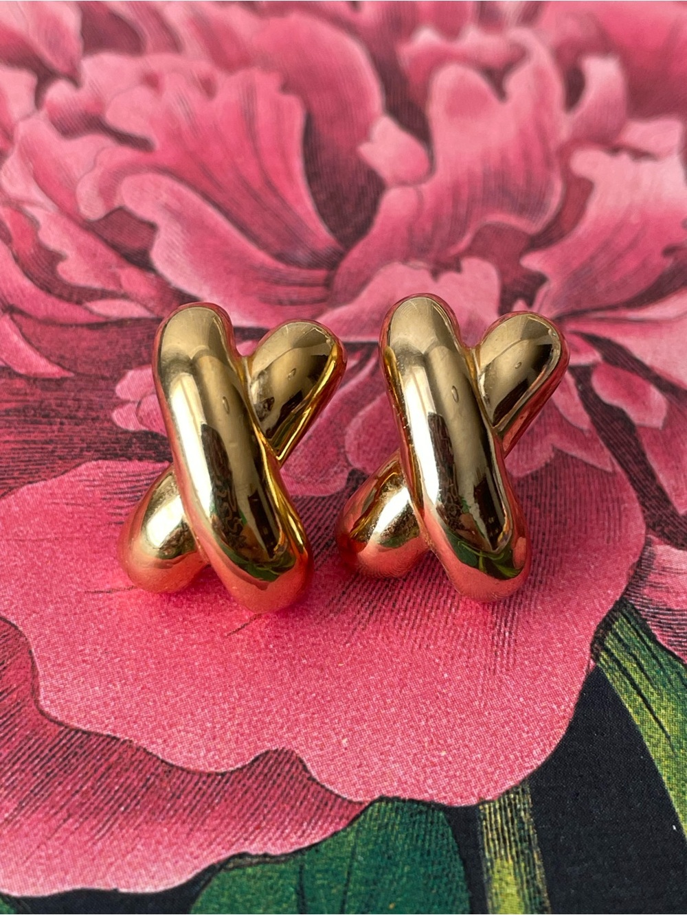 Vintage goldtone x kiss post earrings designer powersuit old money
